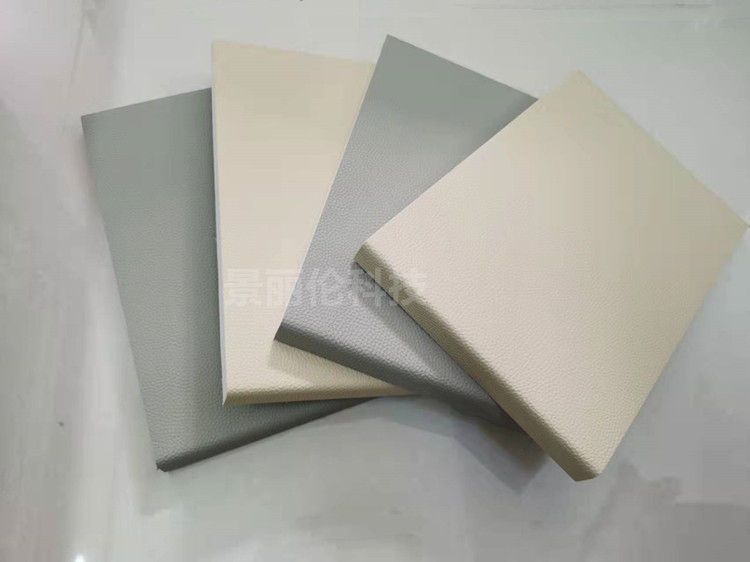 多种颜色皮革防撞软包墙板样品，高密度海绵填充圆角包边，适用于办案区审讯室墙面防撞